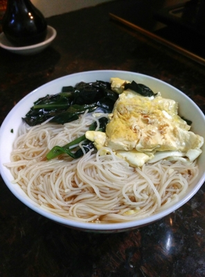 坐月子可以吃炒米粉吗