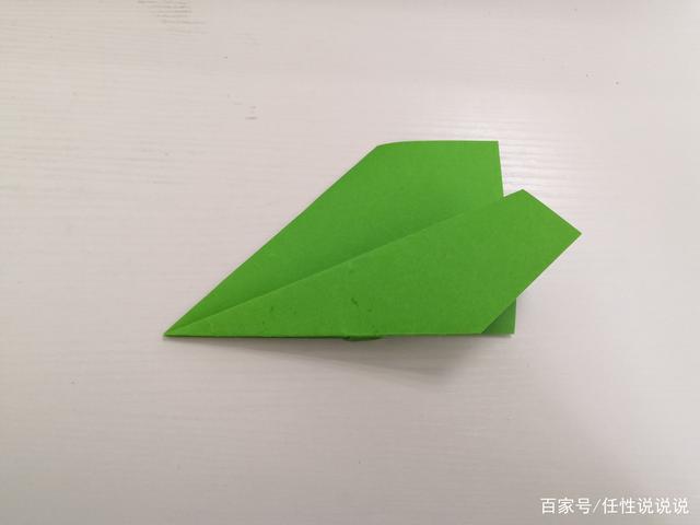 简单纸飞机的折法视频
