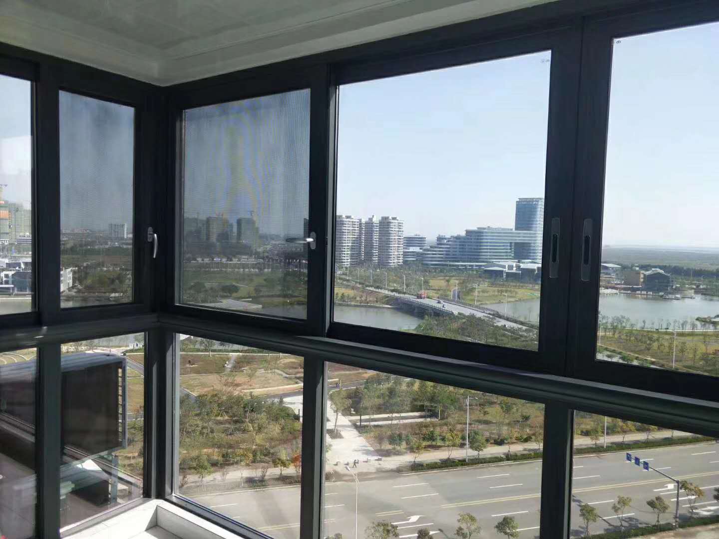 阳台移窗