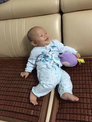两个月的宝宝可以坐着吗