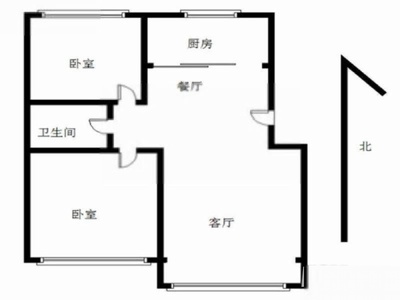 客厅与厨房和卫生间有道梁