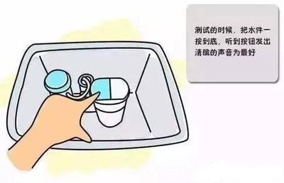 马桶水箱按钮压不出水