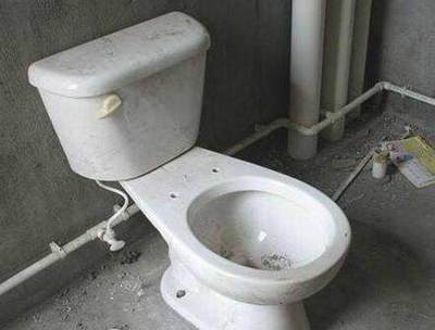 马桶周围漏水