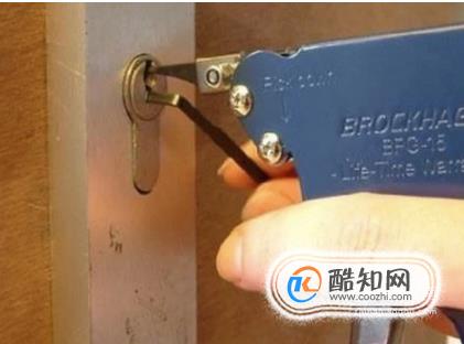 怎么样用铁丝开锁
