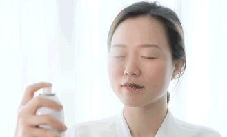 刚换护肤品用后脸紧绷