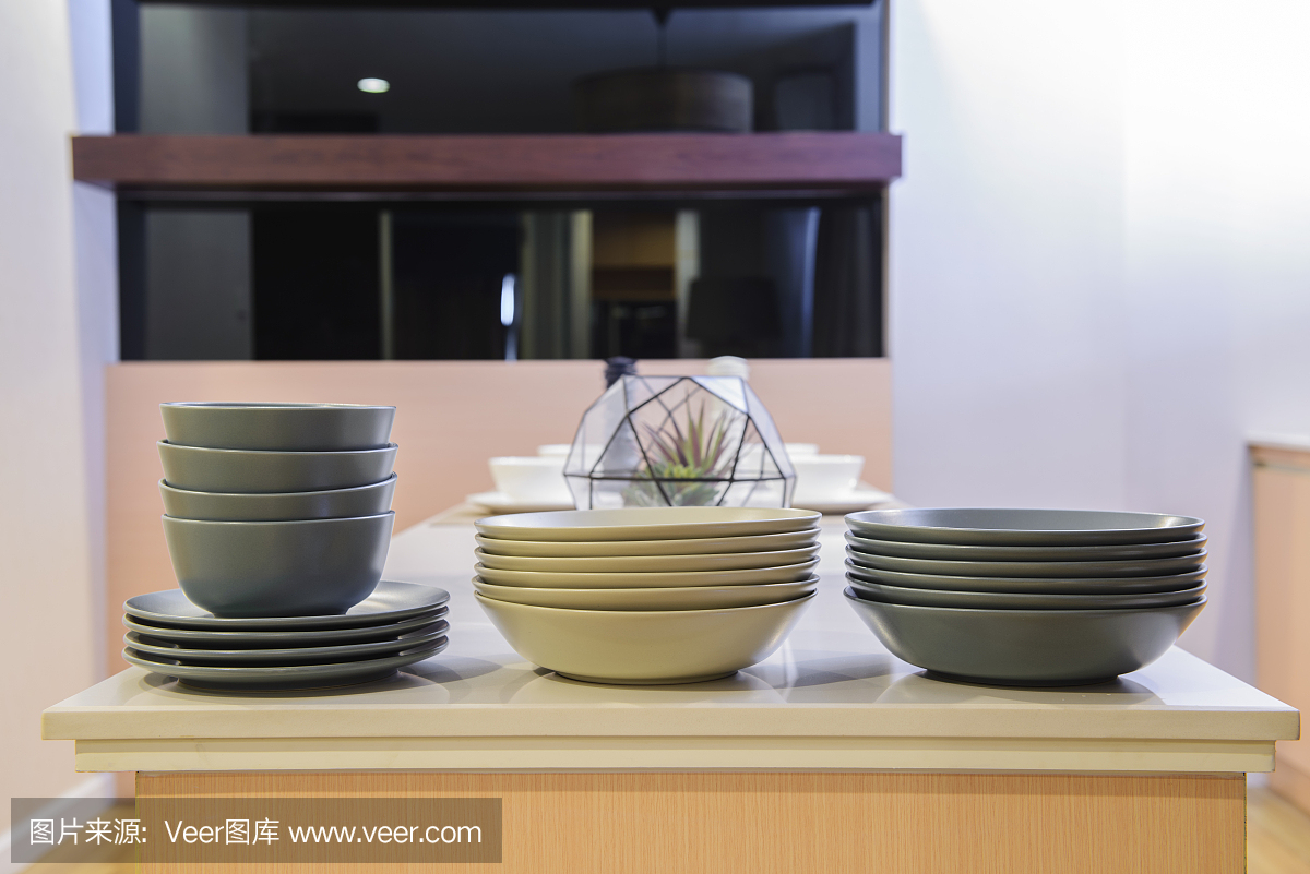 厨房每个盘子放什么菜