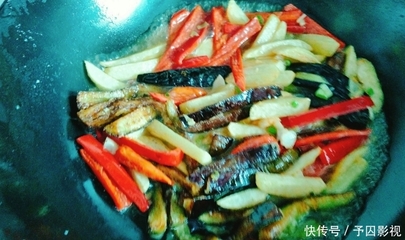 土豆条炒茄子条的做法