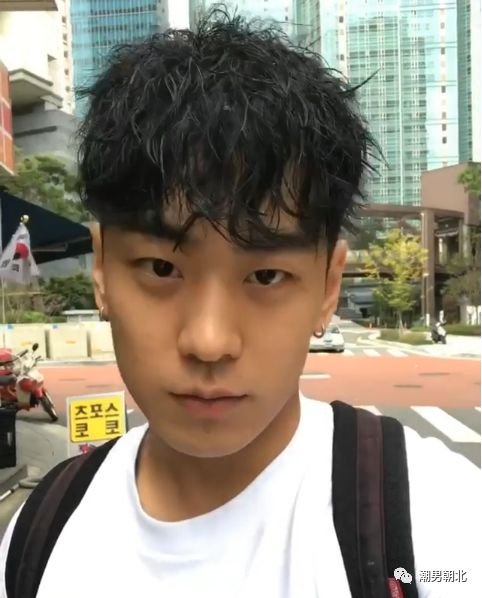2019男士流行发型烫发