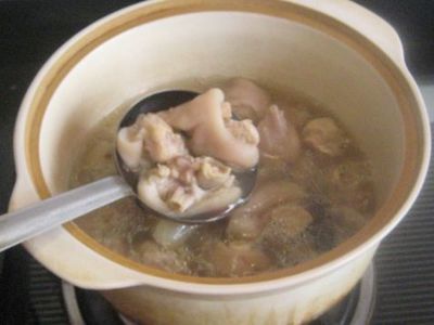 猪蹄花生香菇汤