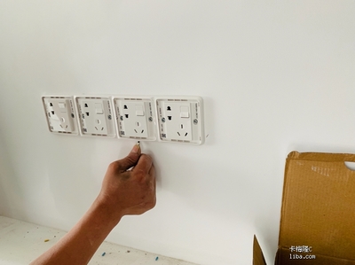 不破坏墙面增加插座