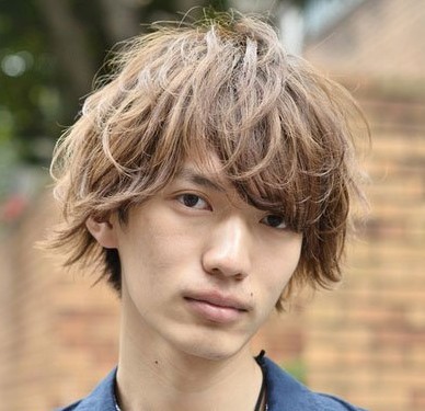 男烫发小卷