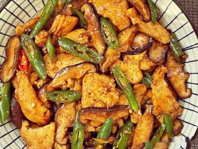香菇土豆炒鸡胸肉的做法