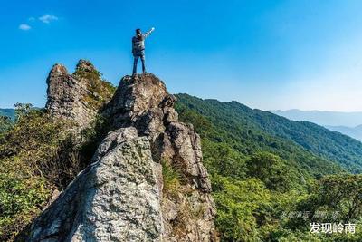 爬山到顶的心情怎么写