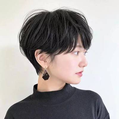 露耳短发发型女
