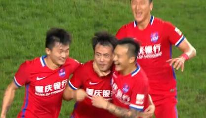 IM体育SB体育:门将头球破门瞬间