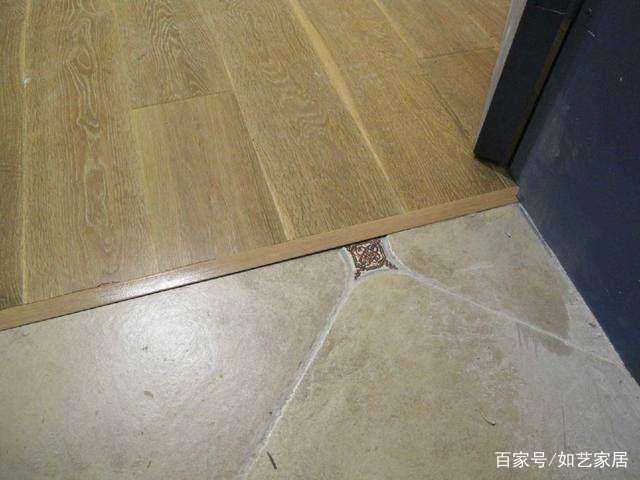 地板砖上铺木地板