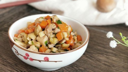 胡萝卜玉米香菇猪肉丁