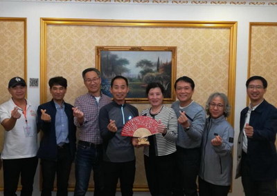 房间门和橱柜门的颜色