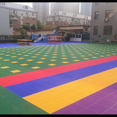 请问悬浮地板怎么施工