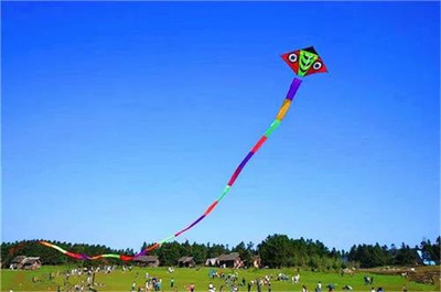 中国最厉害的纸飞机可以炸气球的