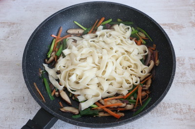 香菇炒面汤的做法大全家常