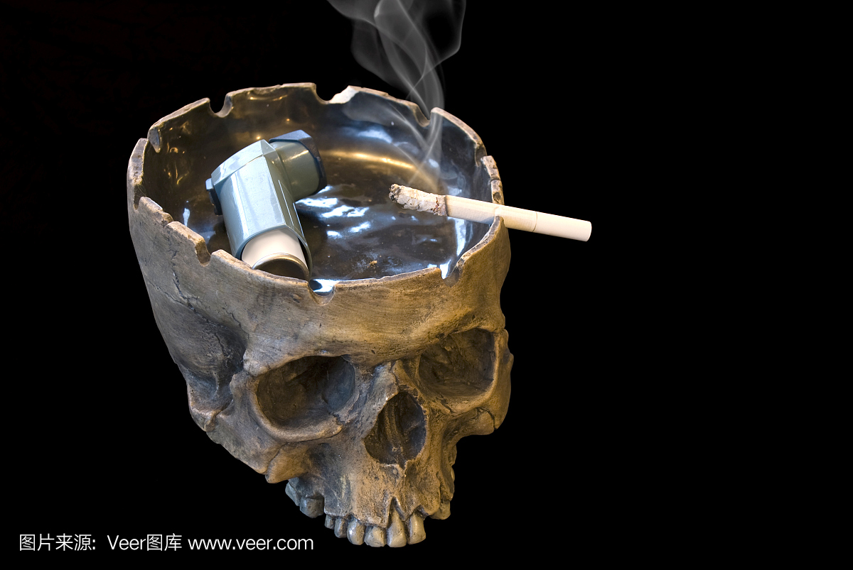 骷髅吸烟的致命习惯