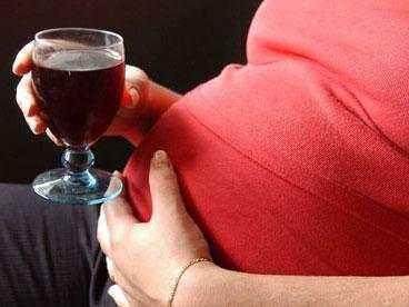 怀孕喝酒会吐吗