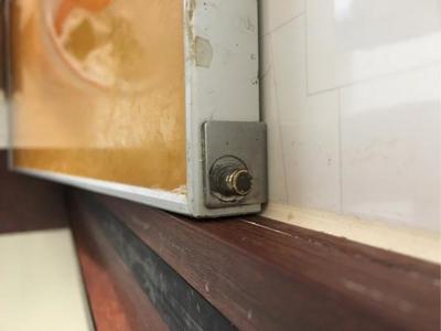 橱柜门老是掉怎么办