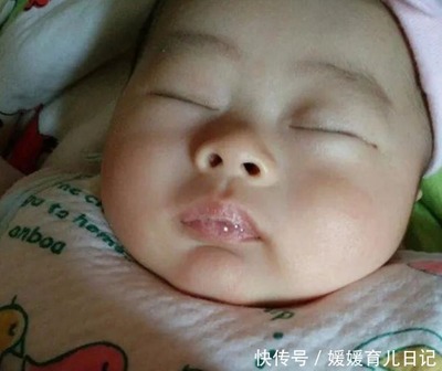 三个月宝宝老吐唾沫怎么回事