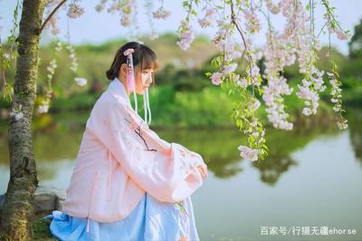 景區(qū)內(nèi)穿漢服拍照女子的驚人轉(zhuǎn)變