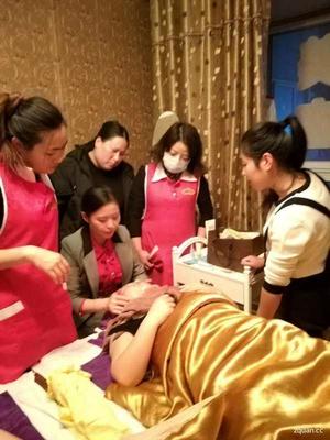 怎么当中职的美容师助理,面部化妆,某职校