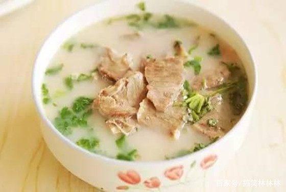 坐月子羊肉汤的做法