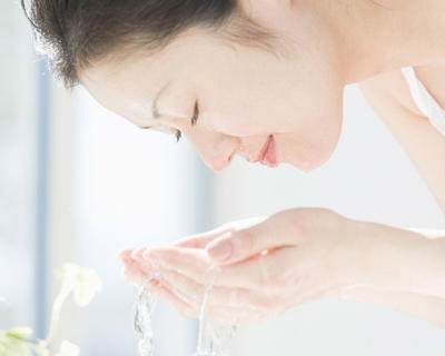 女生经期脸颊长痘痘怎么办