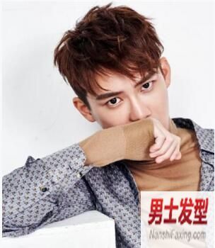 男生清爽短发无刘海