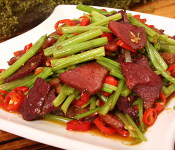 孕妇可以吃牛肉炒芹菜吗