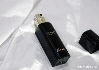 阿玛尼黑曜石粉底