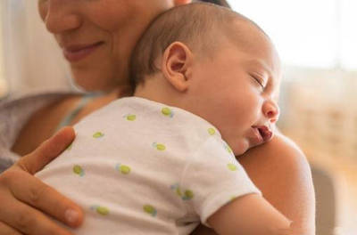 4个多月宝宝喂奶每次多少分钟