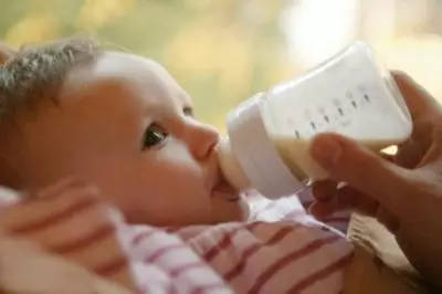 早产儿第一次口服吃奶吃多少合适