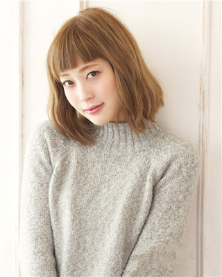 方脸女生发型