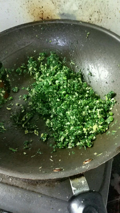 荠荠菜香菇馅包子