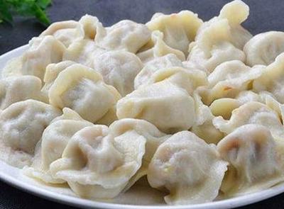 鸡胸脯香菇包饺子