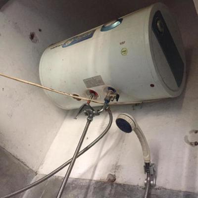 电热水器怎么接水管