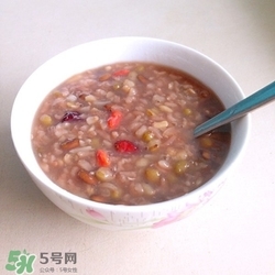坐月子可以喝小米粥吗