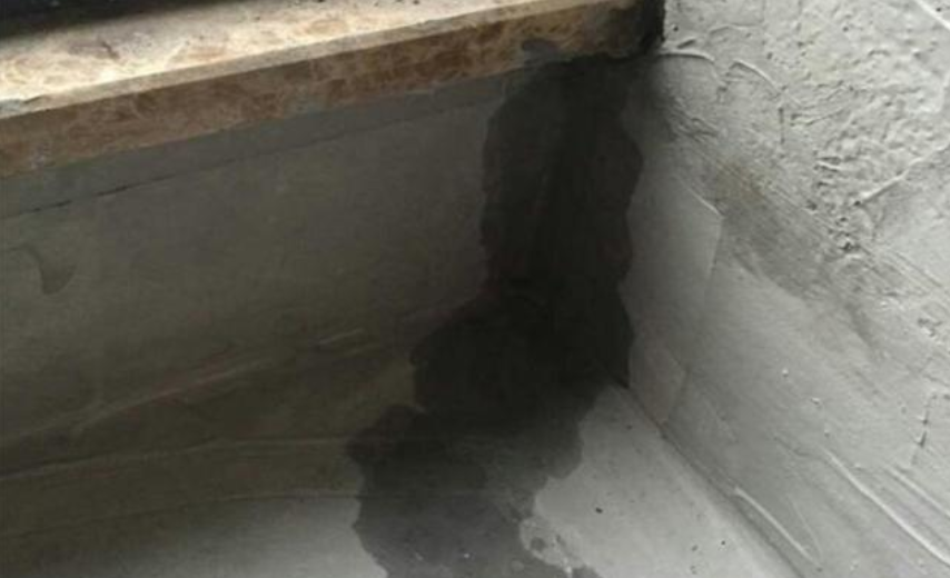 下雨厨房墙角渗水