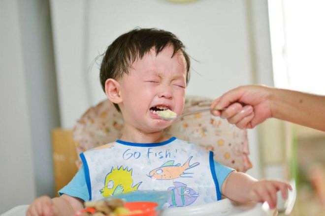 三岁宝宝补牙受罪不