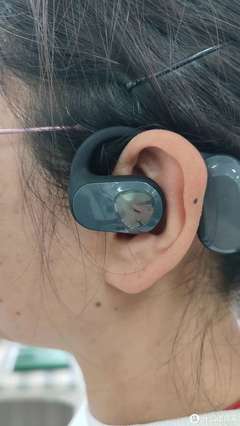 耳朵里面胀是怎么回事