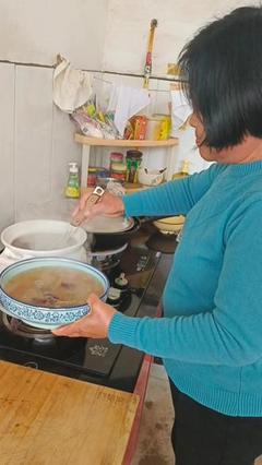 怀孕能吃银耳莲子羹吗