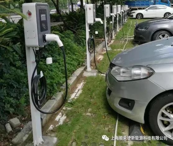 充电桩输出什么样的电
