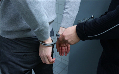 拘留必须出示拘留证吗