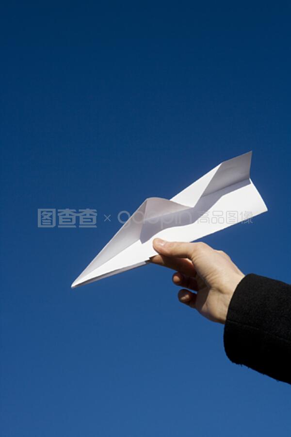 纸飞机蓝天图片